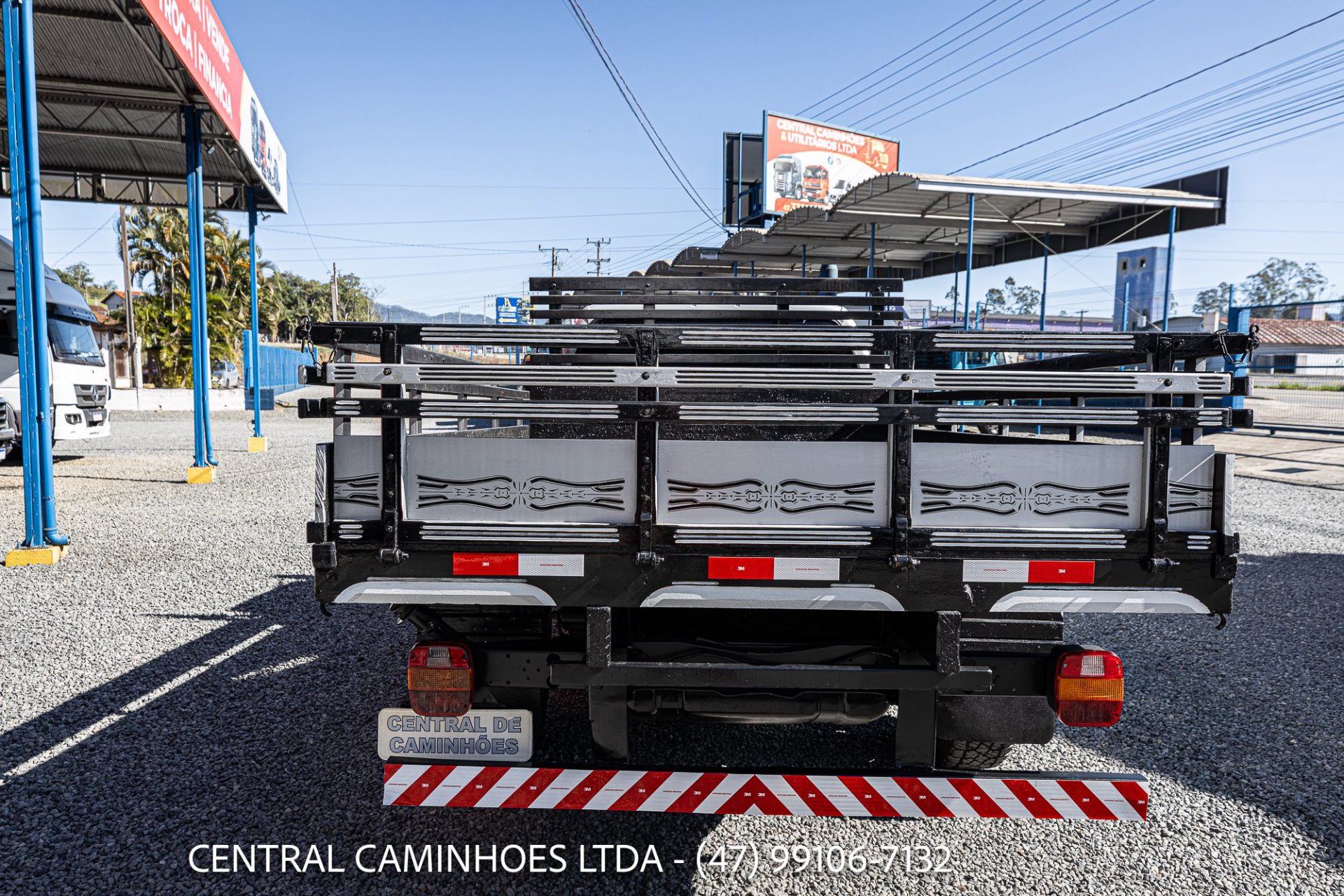 FORD F-350 ANO 2010 NA CARROCERIA DE MADEIRA