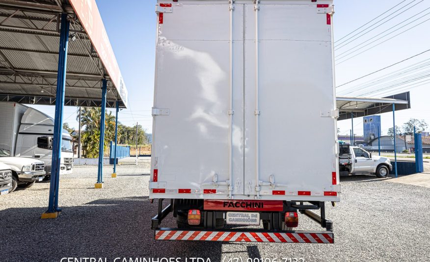 FORD CARGO 816 S ANO 2013 NO BAU FACCHINI