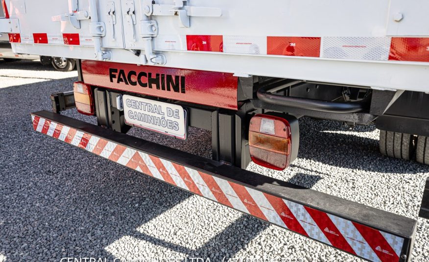 FORD CARGO 816 S ANO 2013 NO BAU FACCHINI