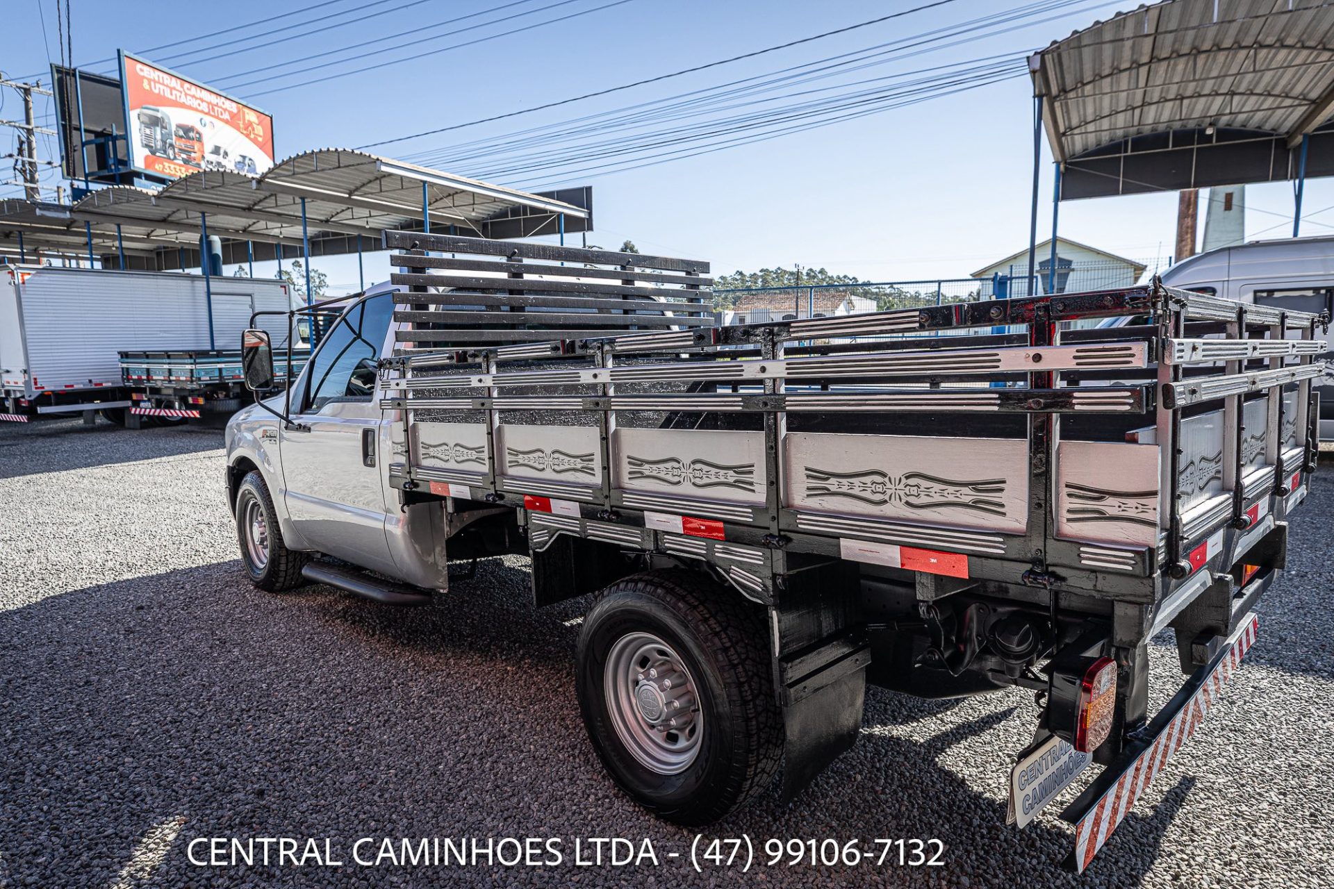 FORD F-350 ANO 2010 NA CARROCERIA DE MADEIRA