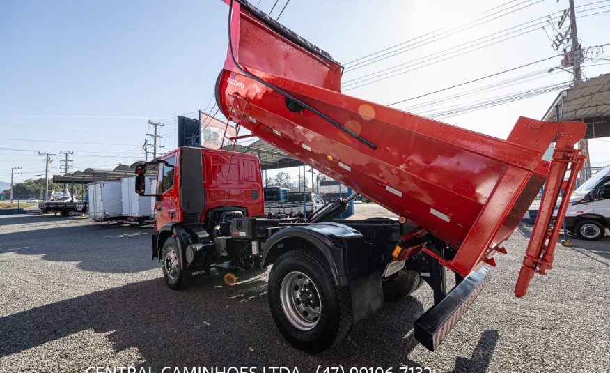 IVECO TECTOR 170E22 4X2 ANO 2013 CAÇAMBA