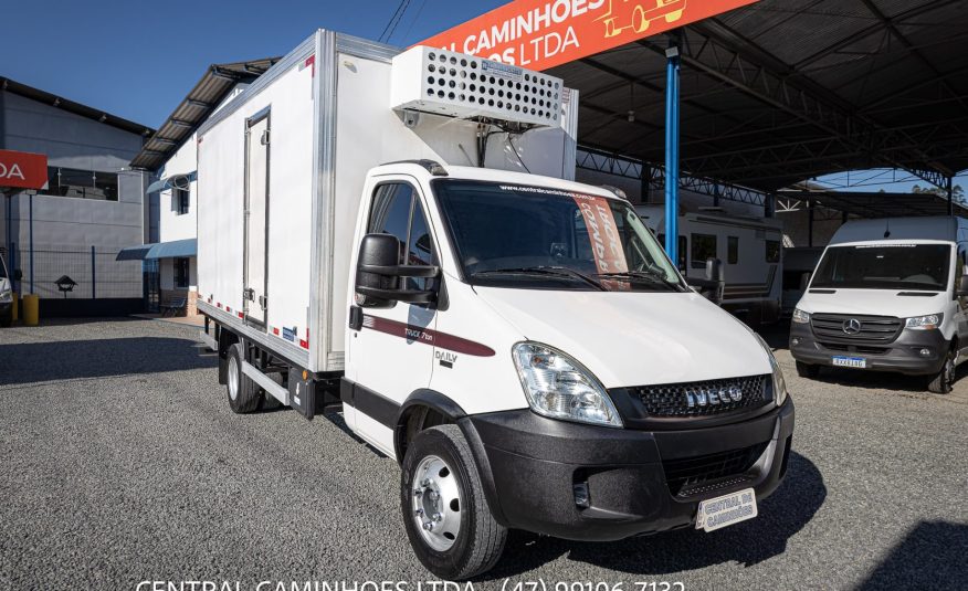 IVECO DAILY 70C17 ANO 2013 NA CÂMARA FRIA