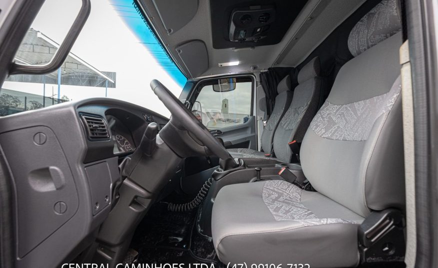 MERCEDES BENZ ACCELO 1016 ANO 2019 COMPLETA NO BAU DE 6.20M