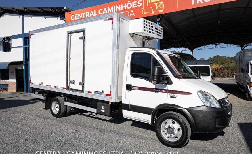 IVECO DAILY 70C17 ANO 2013 NA CÂMARA FRIA