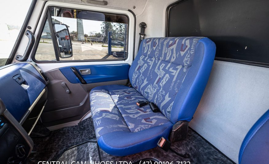 VOLKSWAGEN 8.120 WORKER ANO 2007 NA PLATAFORMA