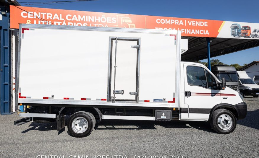 IVECO DAILY 70C17 ANO 2013 NA CÂMARA FRIA