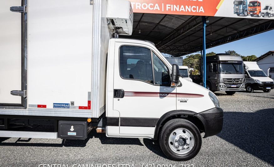 IVECO DAILY 70C17 ANO 2013 NA CÂMARA FRIA