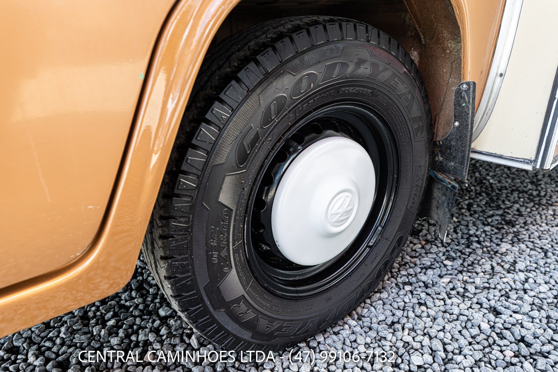 VOLKSWAGEN KOMBI SAFARI N. 429 ANO 1986