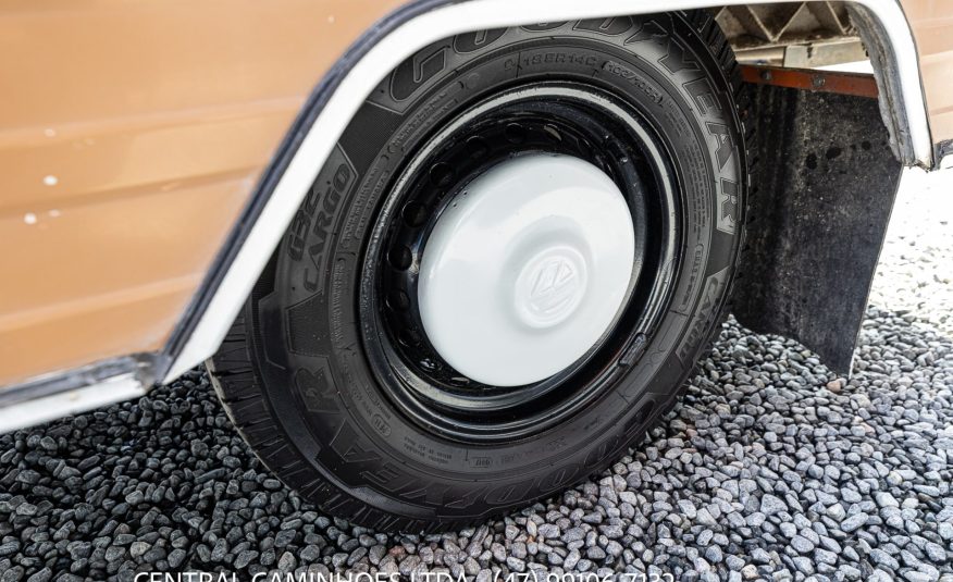 VOLKSWAGEN KOMBI SAFARI N. 429 ANO 1986