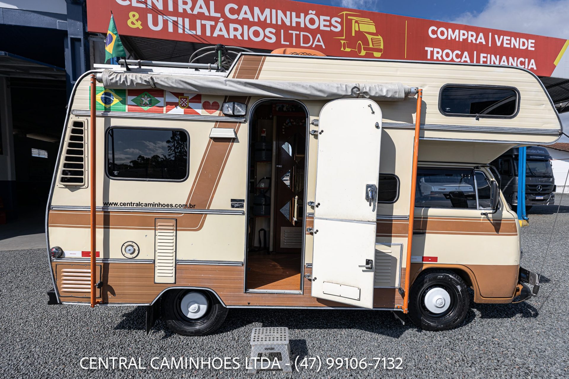 VOLKSWAGEN KOMBI SAFARI N. 429 ANO 1986