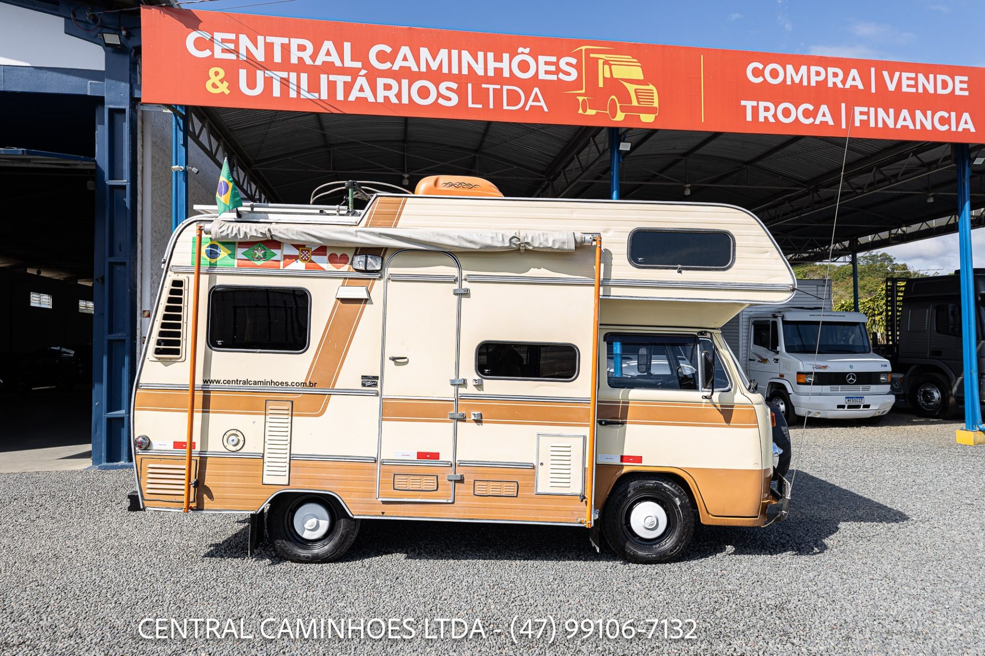 VOLKSWAGEN KOMBI SAFARI N. 429 ANO 1986