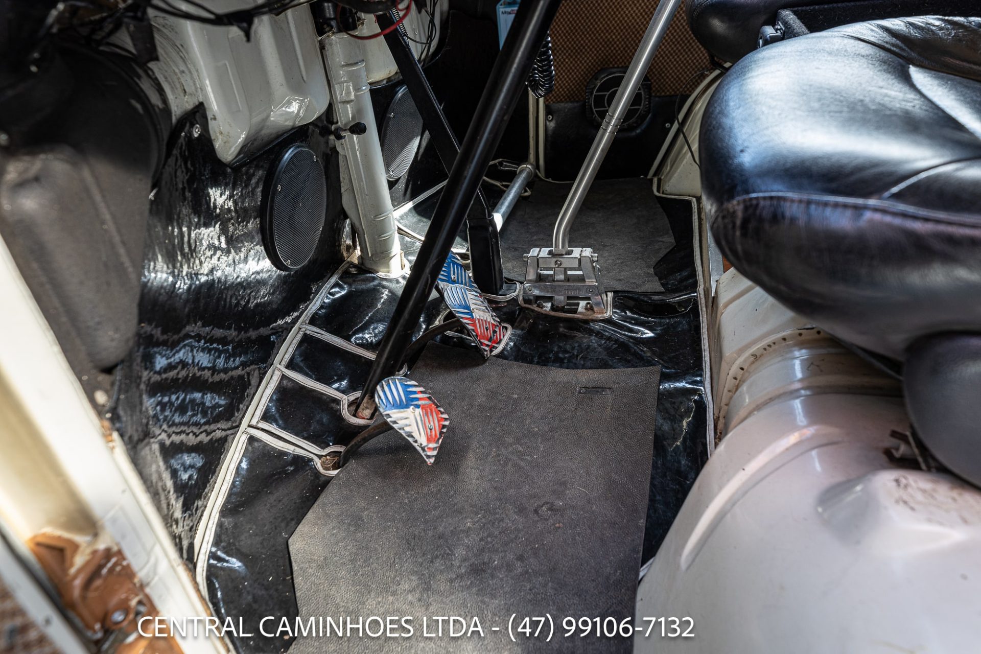 VOLKSWAGEN KOMBI SAFARI N. 429 ANO 1986