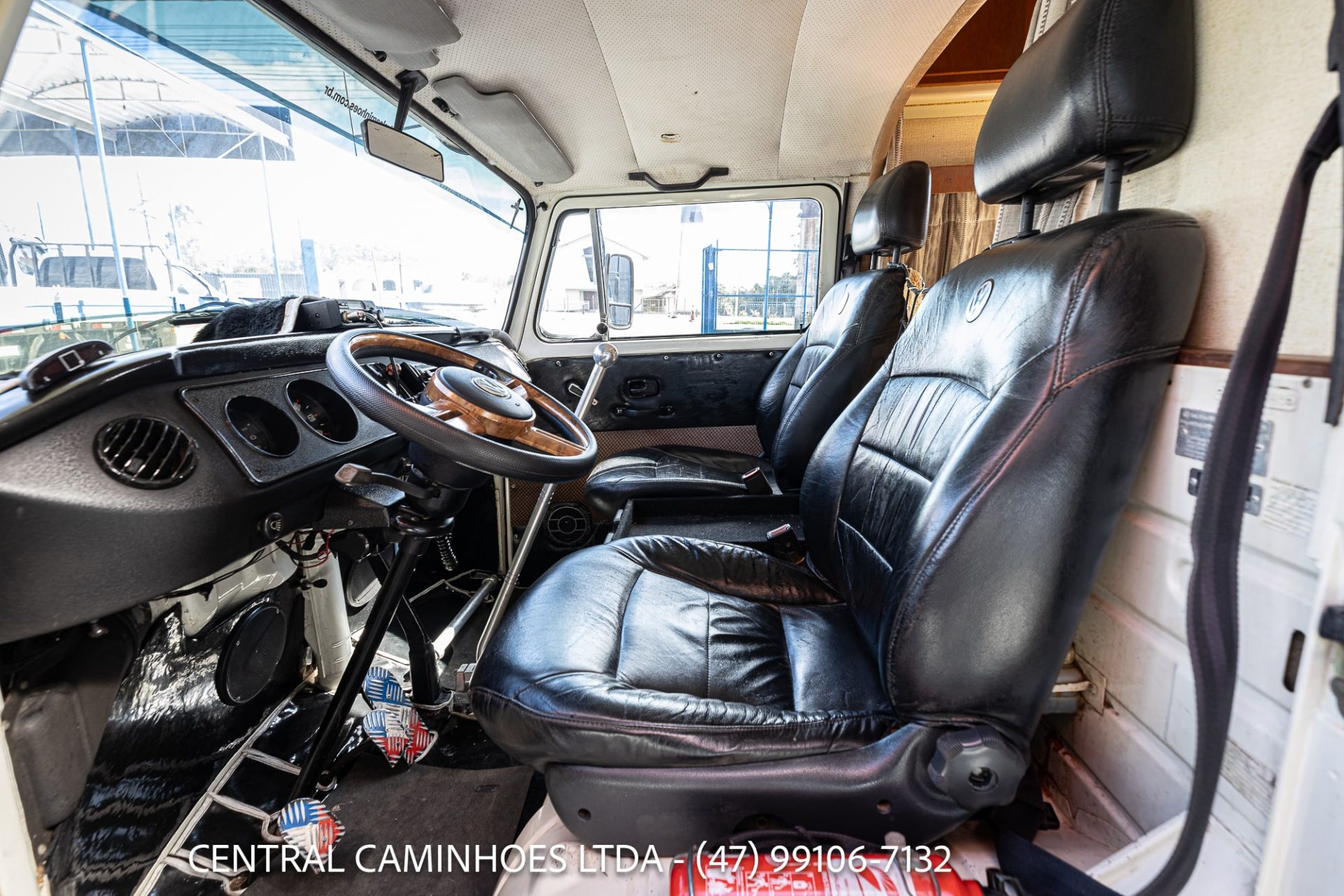 VOLKSWAGEN KOMBI SAFARI N. 429 ANO 1986