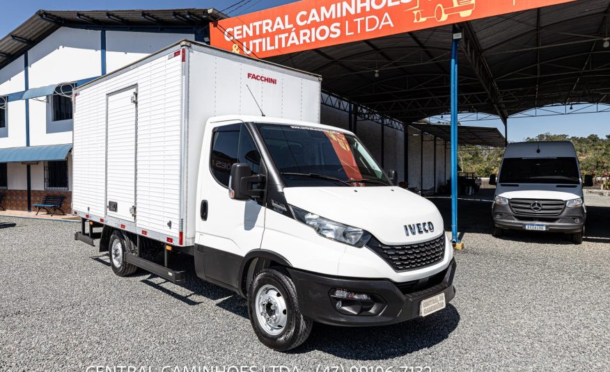 IVECO DAILY 35.150 ANO 2020 COMPLETA COM BAU FACCHINI