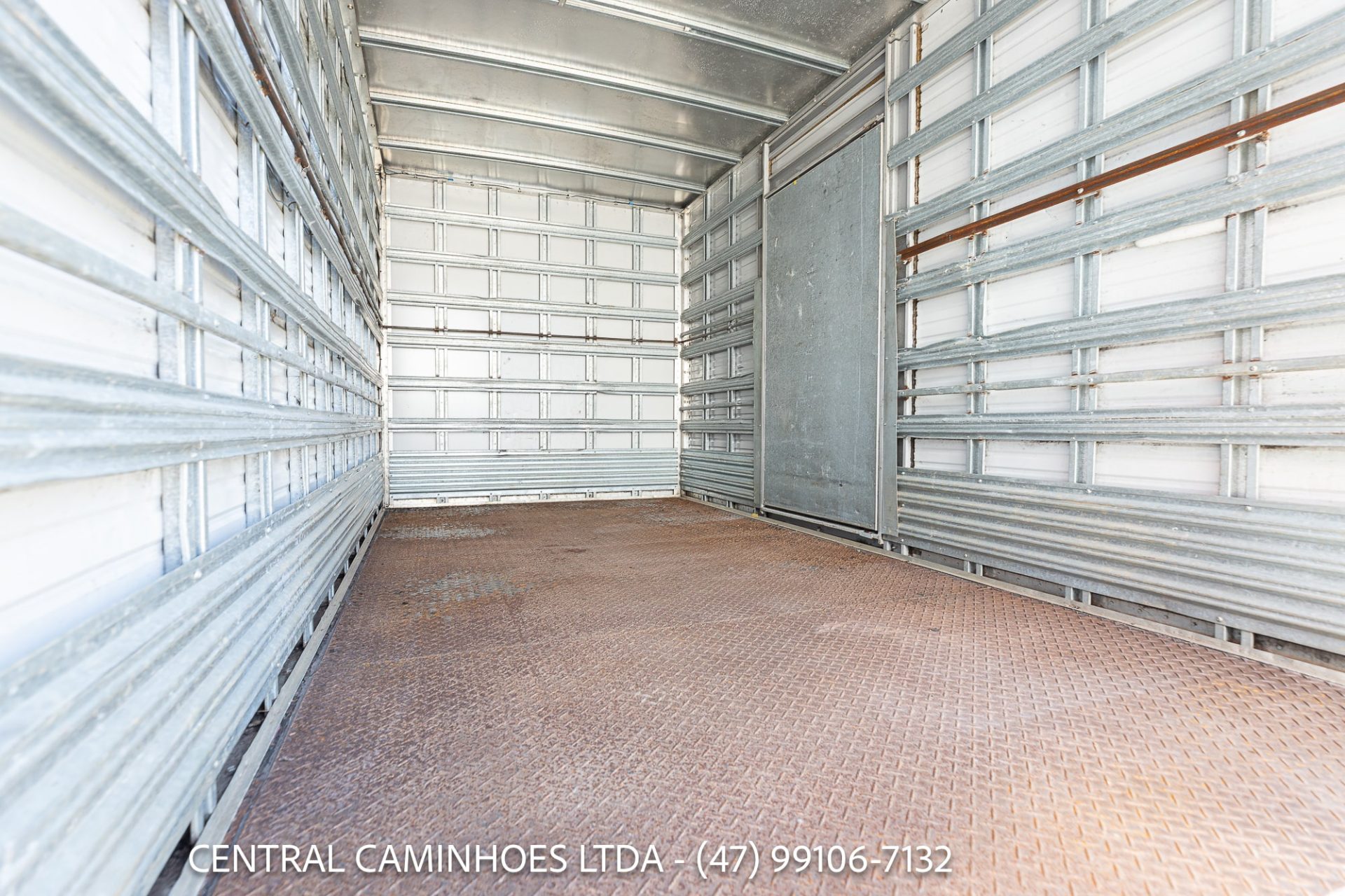 IVECO DAILY 35.150 ANO 2020 COMPLETA COM BAU FACCHINI