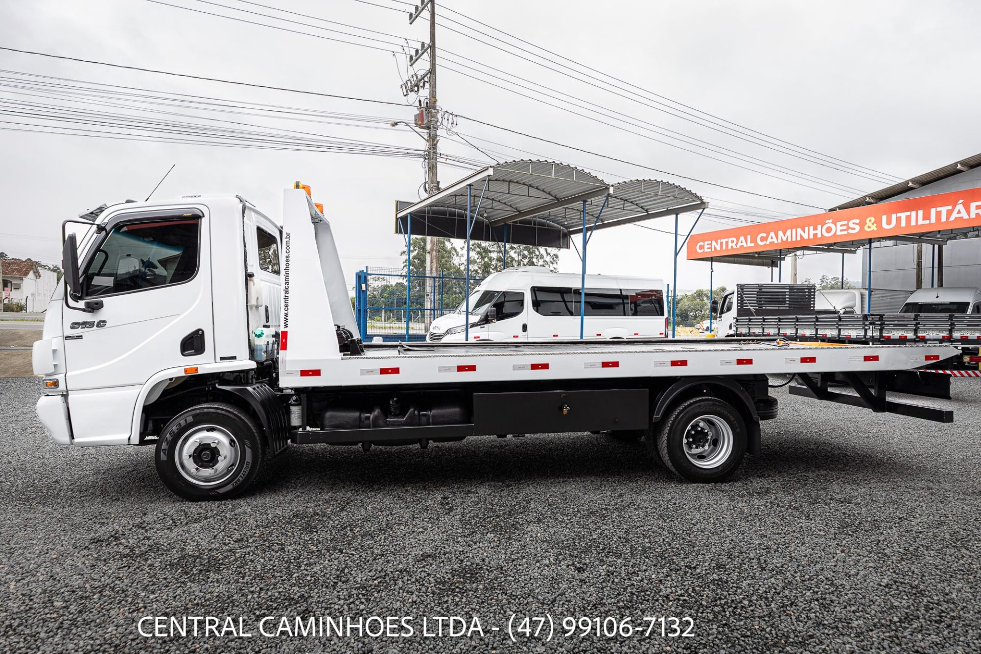 MERCEDES BENZ ACCELO 915C ANO 2012 COM PLATAFORMA DE 6M