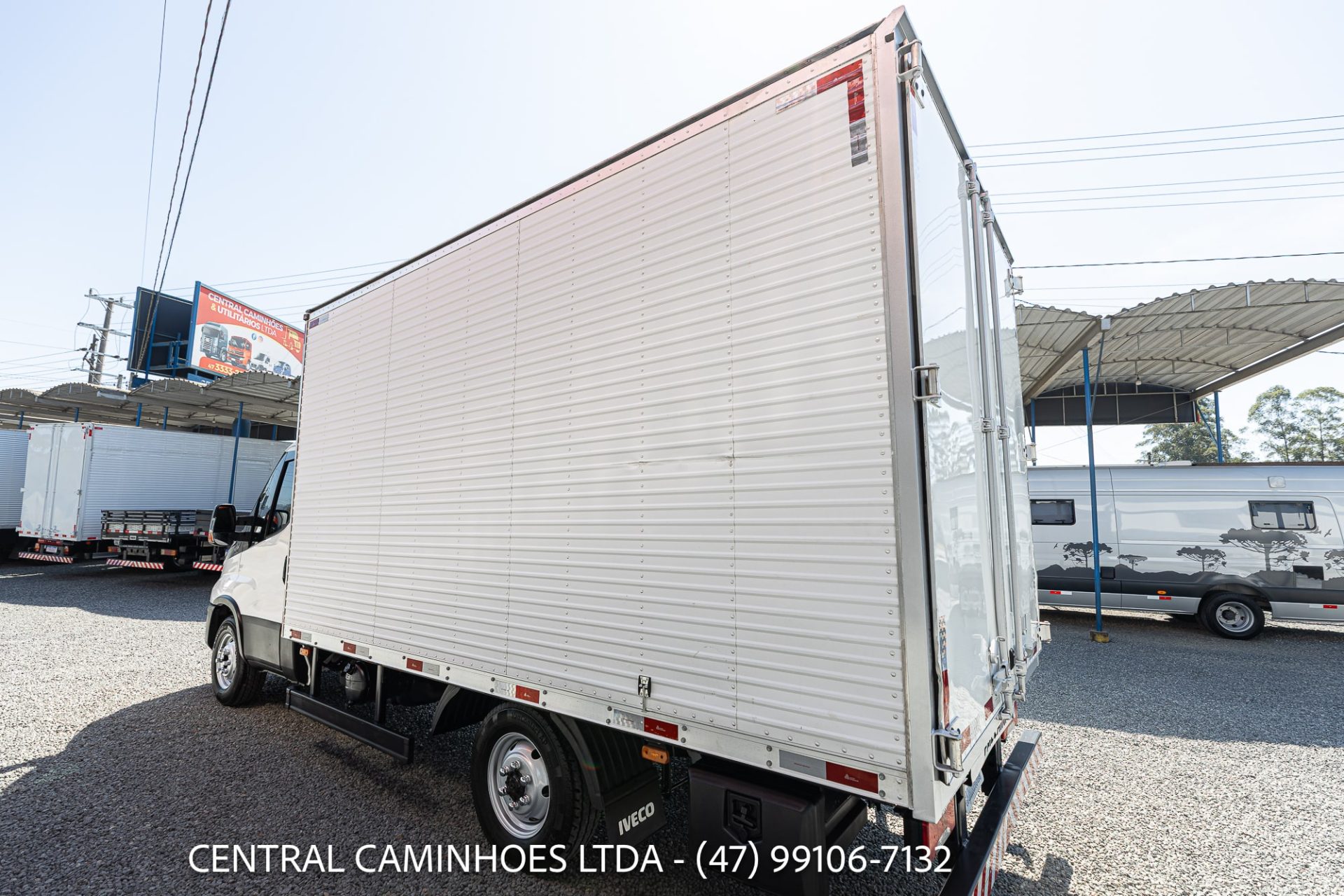 IVECO DAILY 35.150 ANO 2020 COMPLETA COM BAU FACCHINI