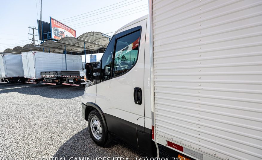 IVECO DAILY 35.150 ANO 2020 COMPLETA COM BAU FACCHINI