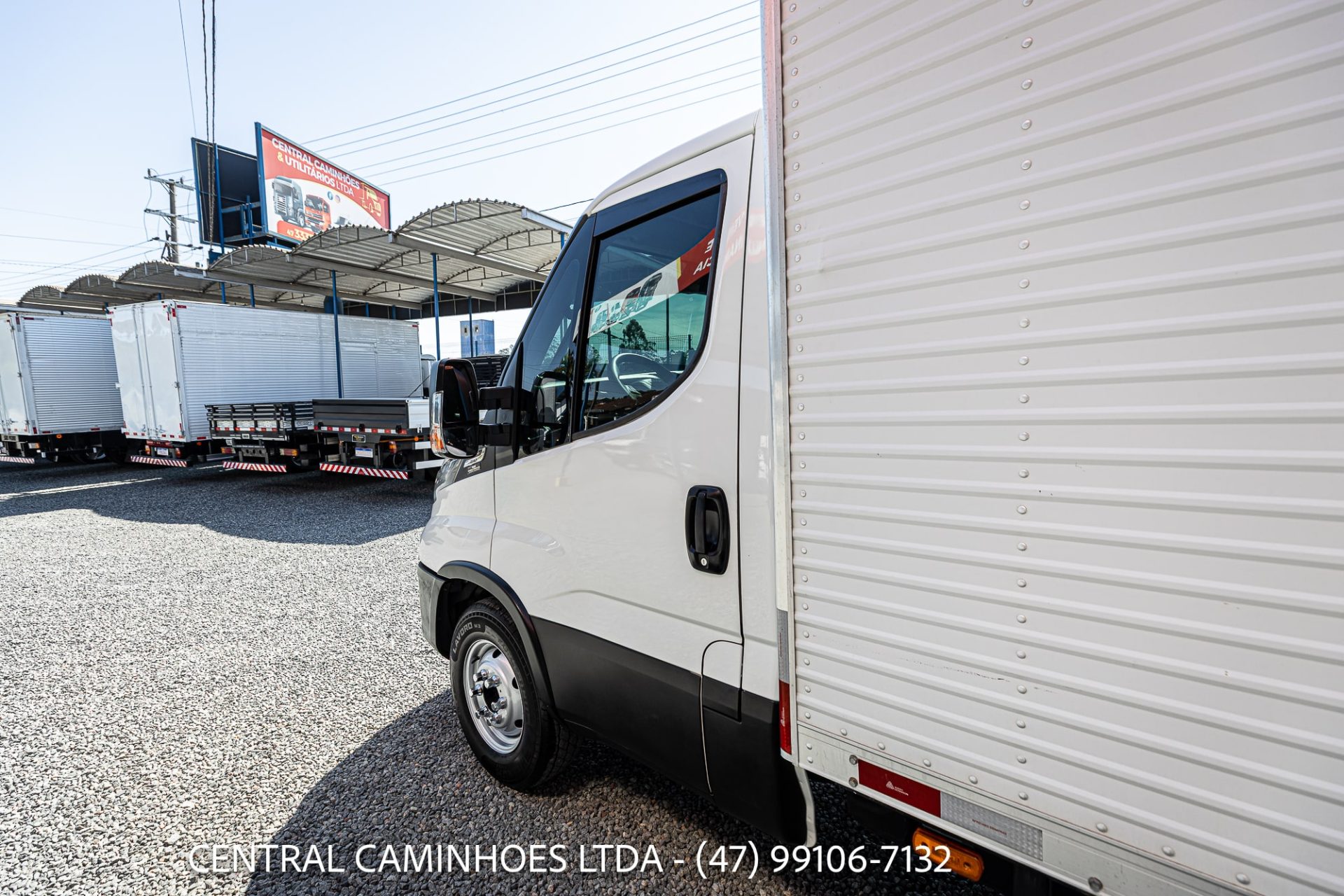 IVECO DAILY 35.150 ANO 2020 COMPLETA COM BAU FACCHINI