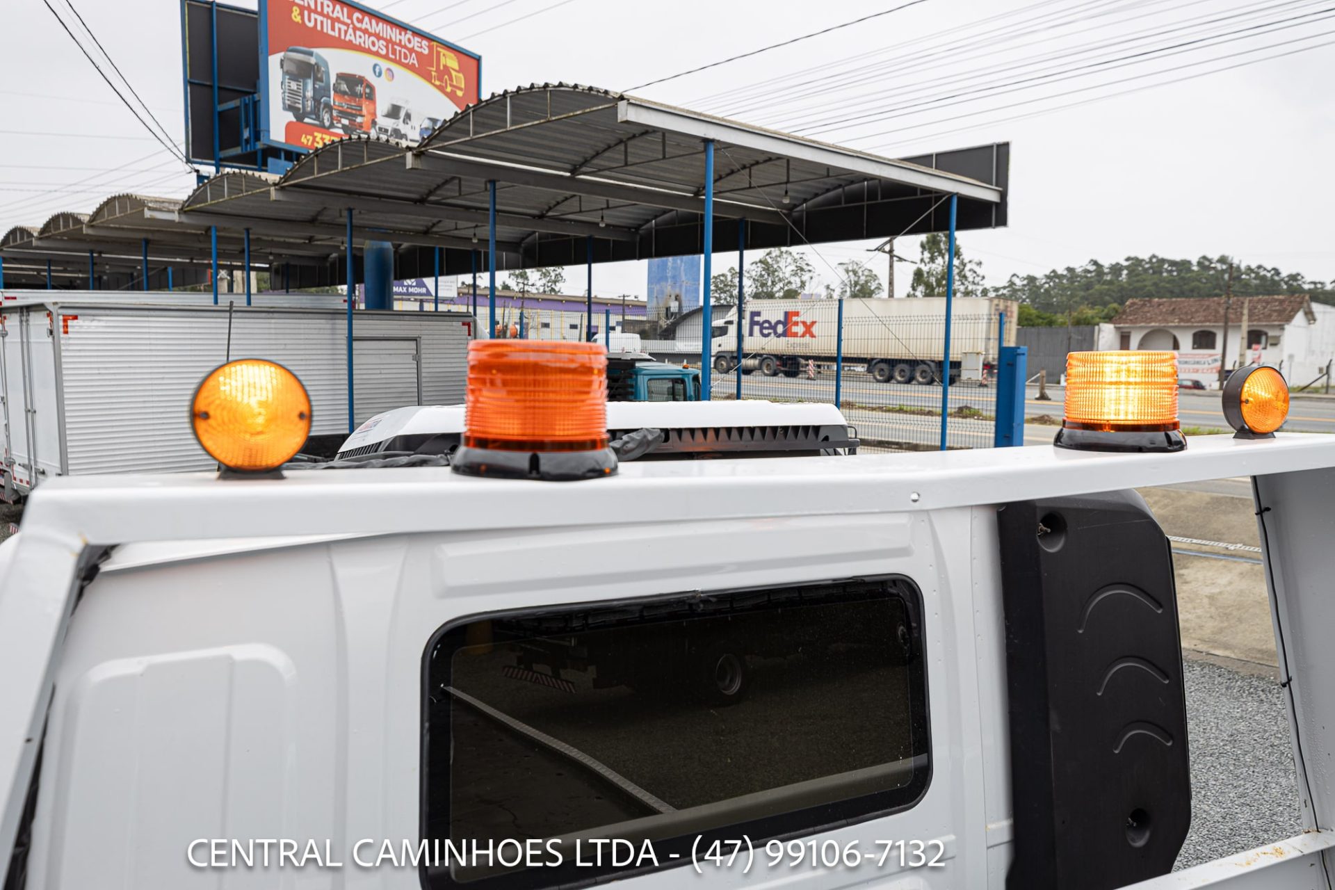 MERCEDES BENZ ACCELO 915C ANO 2012 COM PLATAFORMA DE 6M