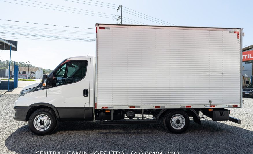 IVECO DAILY 35.150 ANO 2020 COMPLETA COM BAU FACCHINI