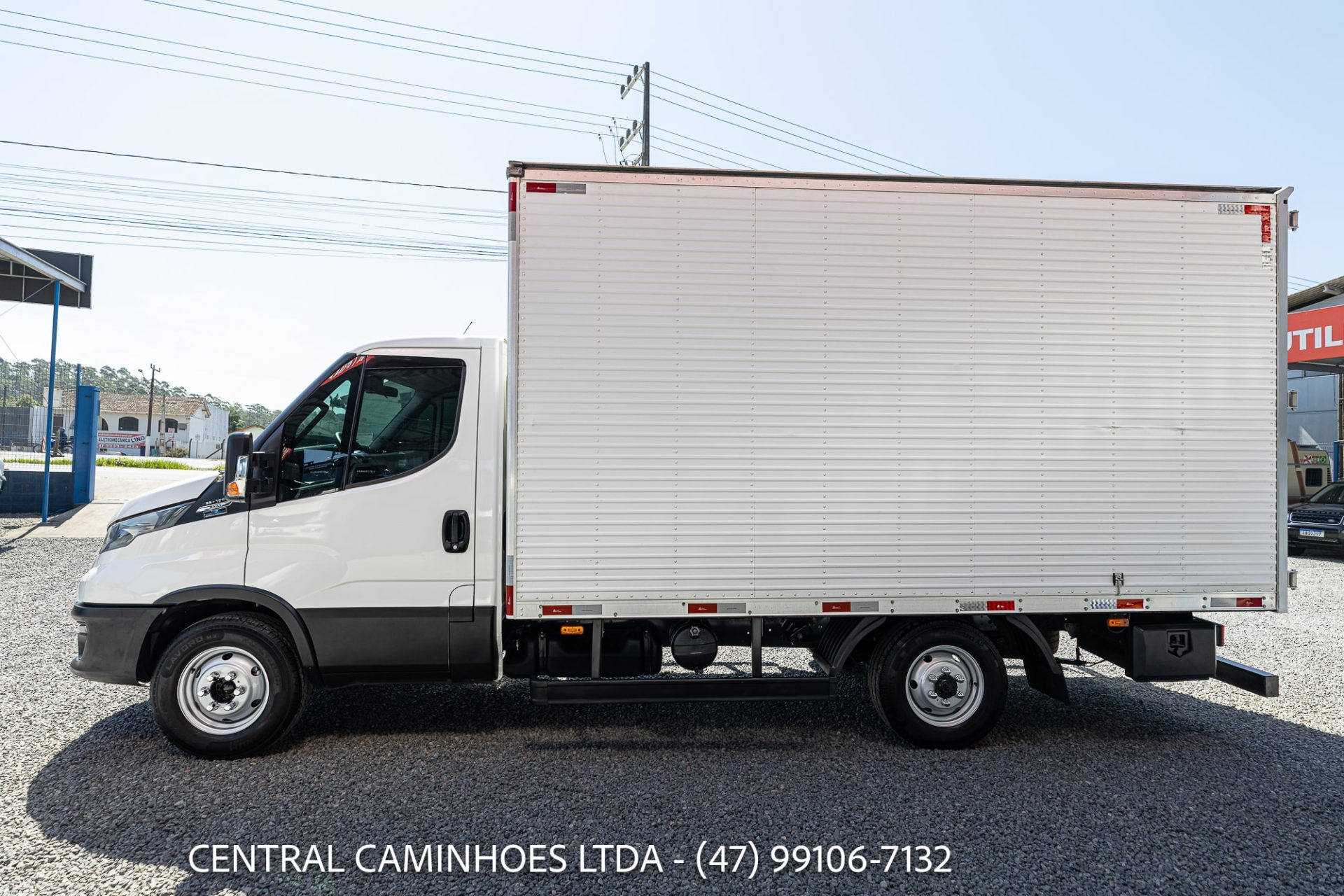 IVECO DAILY 35.150 ANO 2020 COMPLETA COM BAU FACCHINI