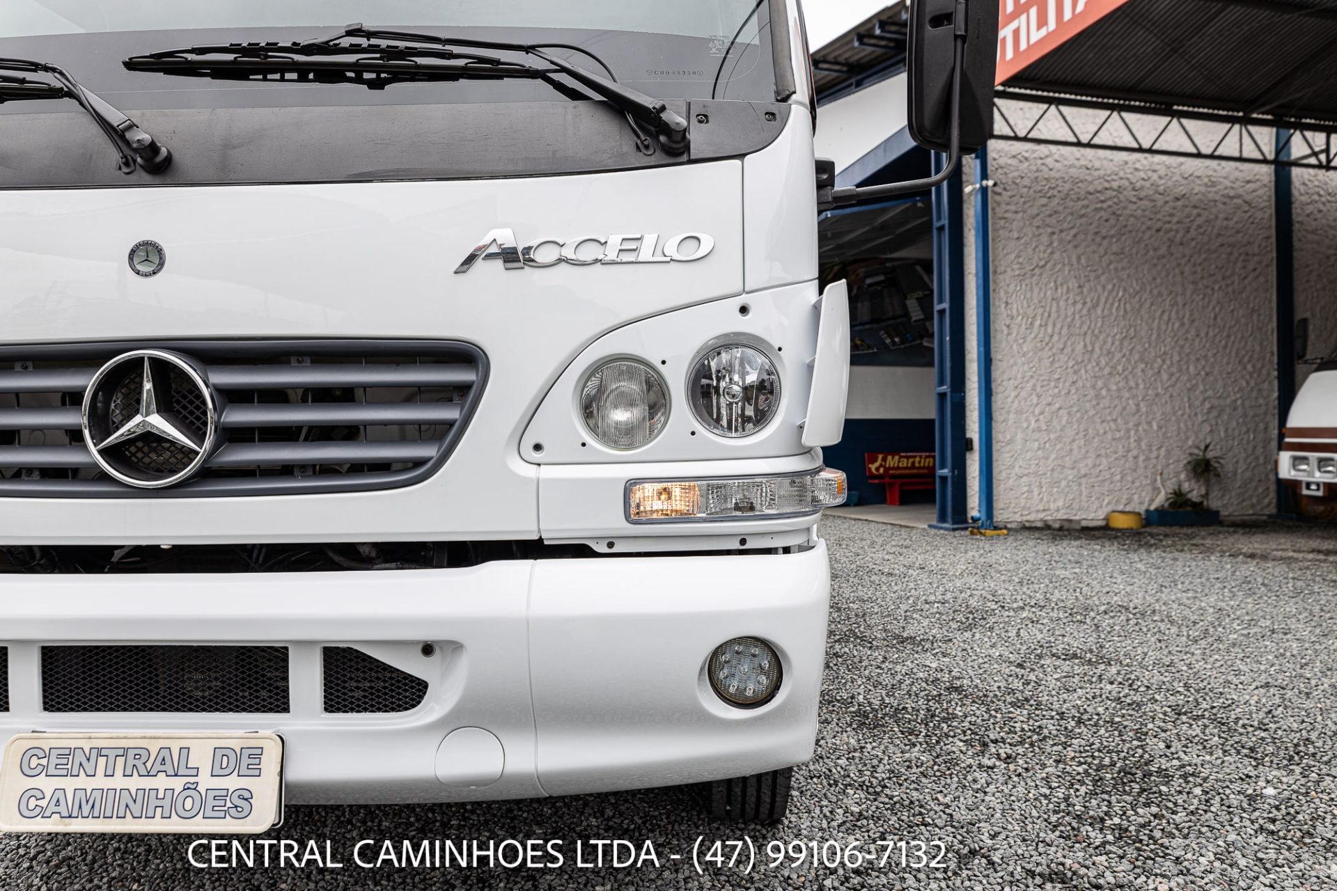 MERCEDES BENZ ACCELO 915C ANO 2012 COM PLATAFORMA DE 6M