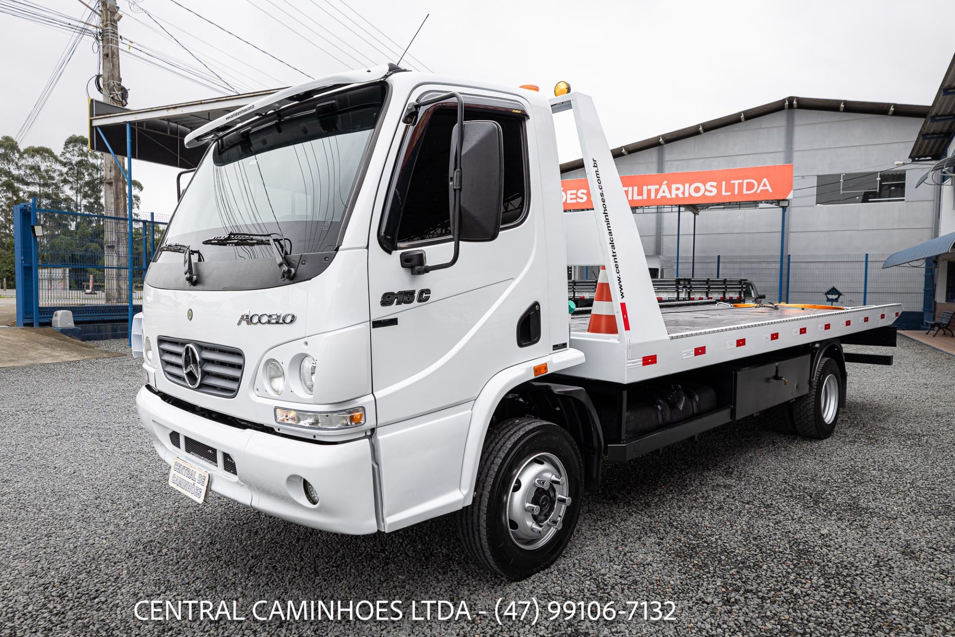 MERCEDES BENZ ACCELO 915C ANO 2012 COM PLATAFORMA DE 6M