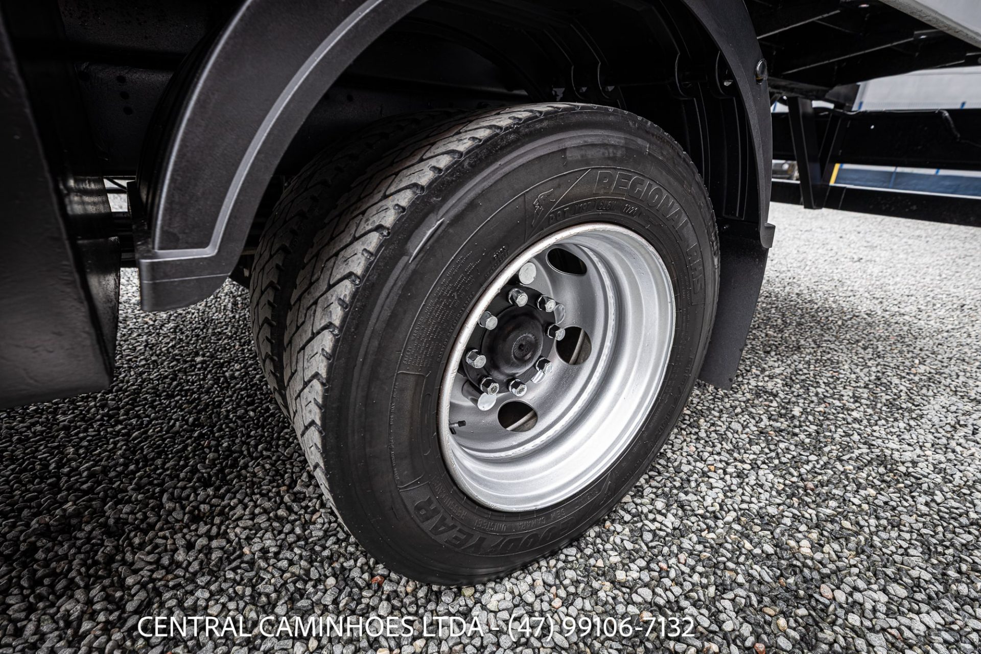 MERCEDES BENZ ACCELO 915C ANO 2012 COM PLATAFORMA DE 6M