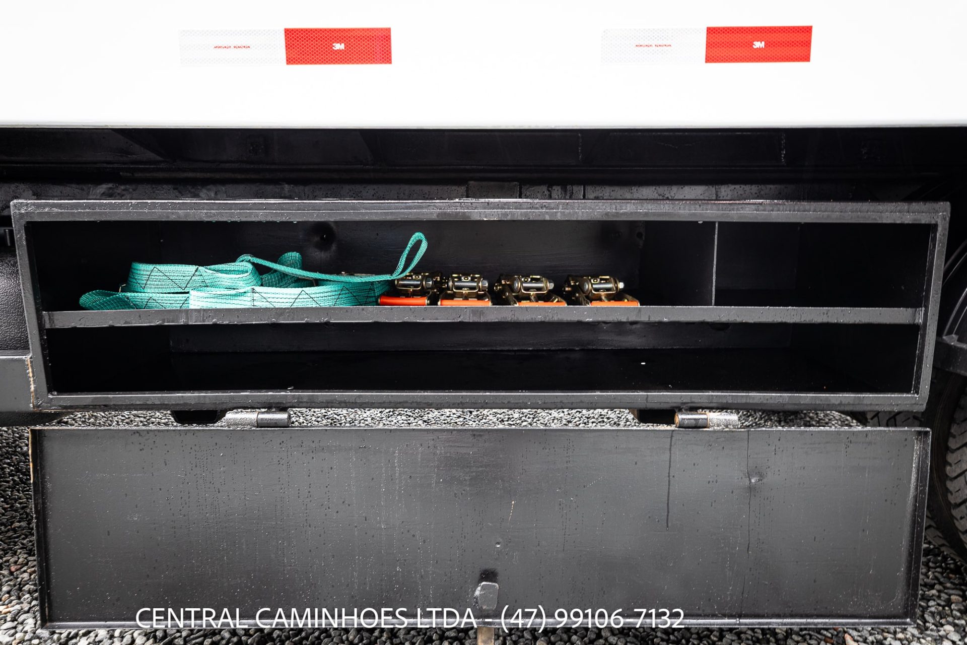 MERCEDES BENZ ACCELO 915C ANO 2012 COM PLATAFORMA DE 6M