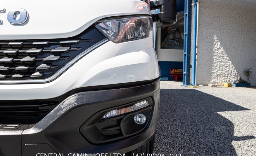 IVECO DAILY 35.150 ANO 2020 COMPLETA COM BAU FACCHINI