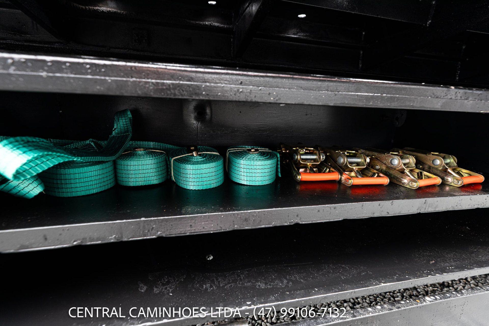 MERCEDES BENZ ACCELO 915C ANO 2012 COM PLATAFORMA DE 6M