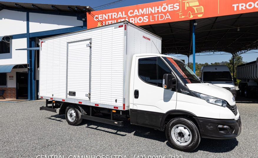 IVECO DAILY 35.150 ANO 2020 COMPLETA COM BAU FACCHINI