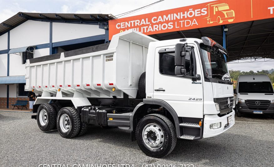 MERCEDES BENZ ATEGO 2425 6X2 ANO 2011 COMPLETA