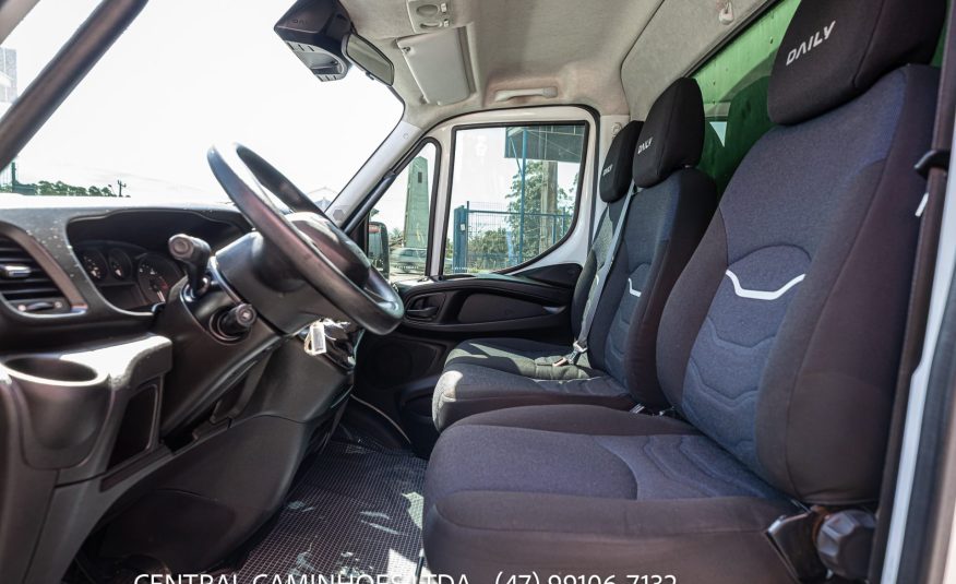IVECO DAILY 35.150 ANO 2020 COMPLETA COM BAU FACCHINI