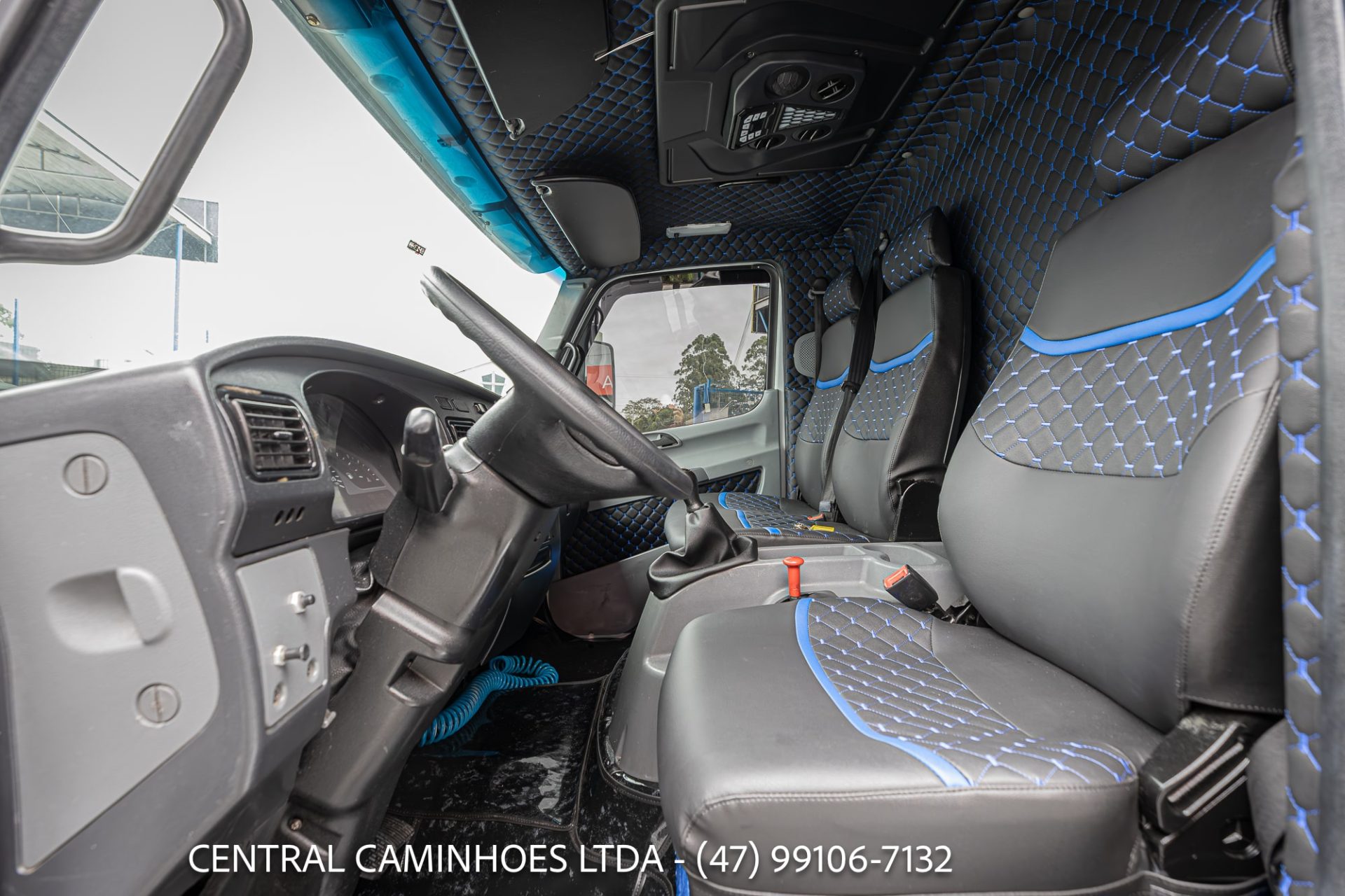 MERCEDES BENZ ACCELO 915C ANO 2012 COM PLATAFORMA DE 6M