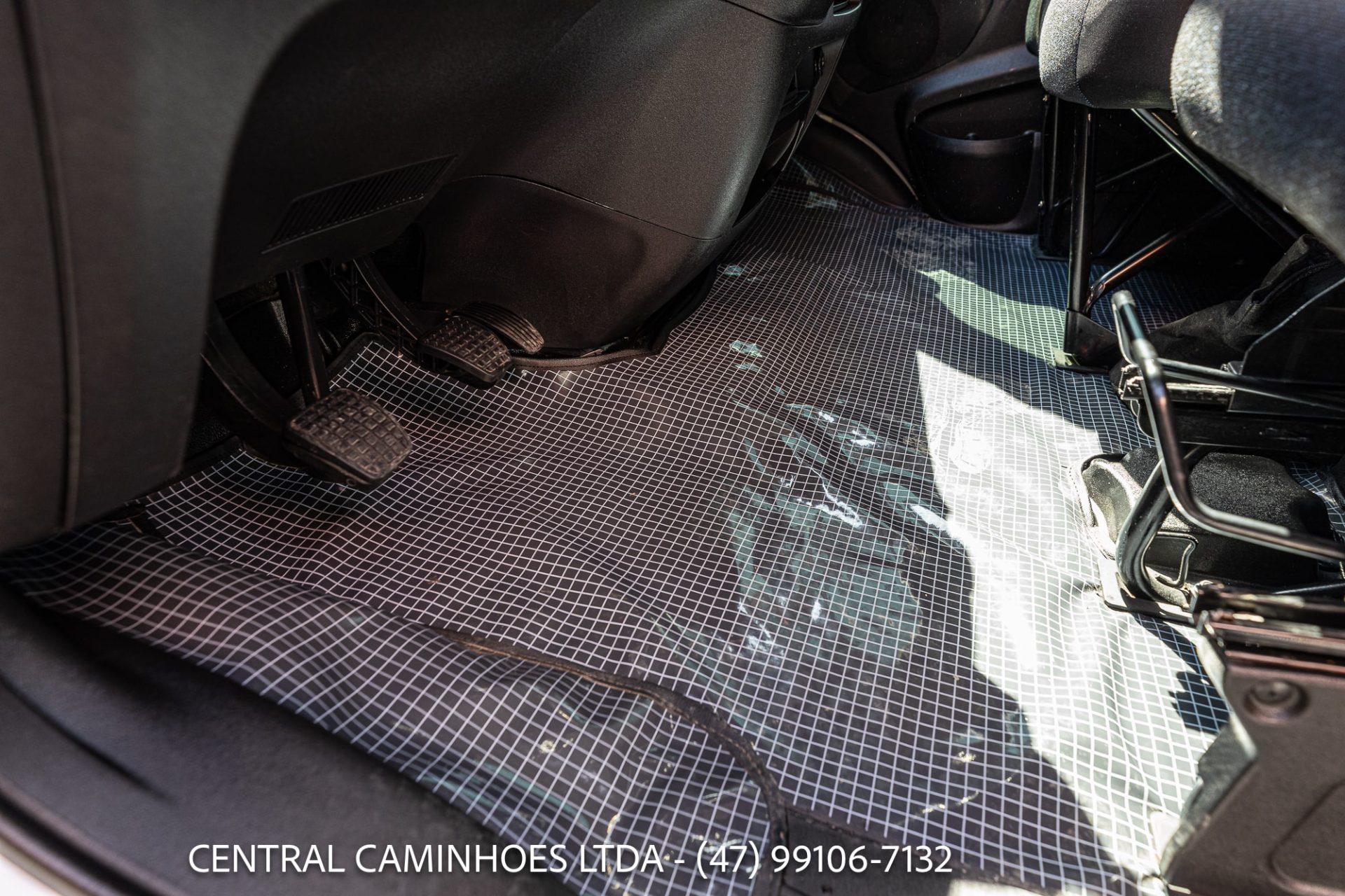 IVECO DAILY 35.150 ANO 2020 COMPLETA COM BAU FACCHINI