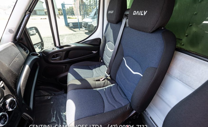 IVECO DAILY 35.150 ANO 2020 COMPLETA COM BAU FACCHINI