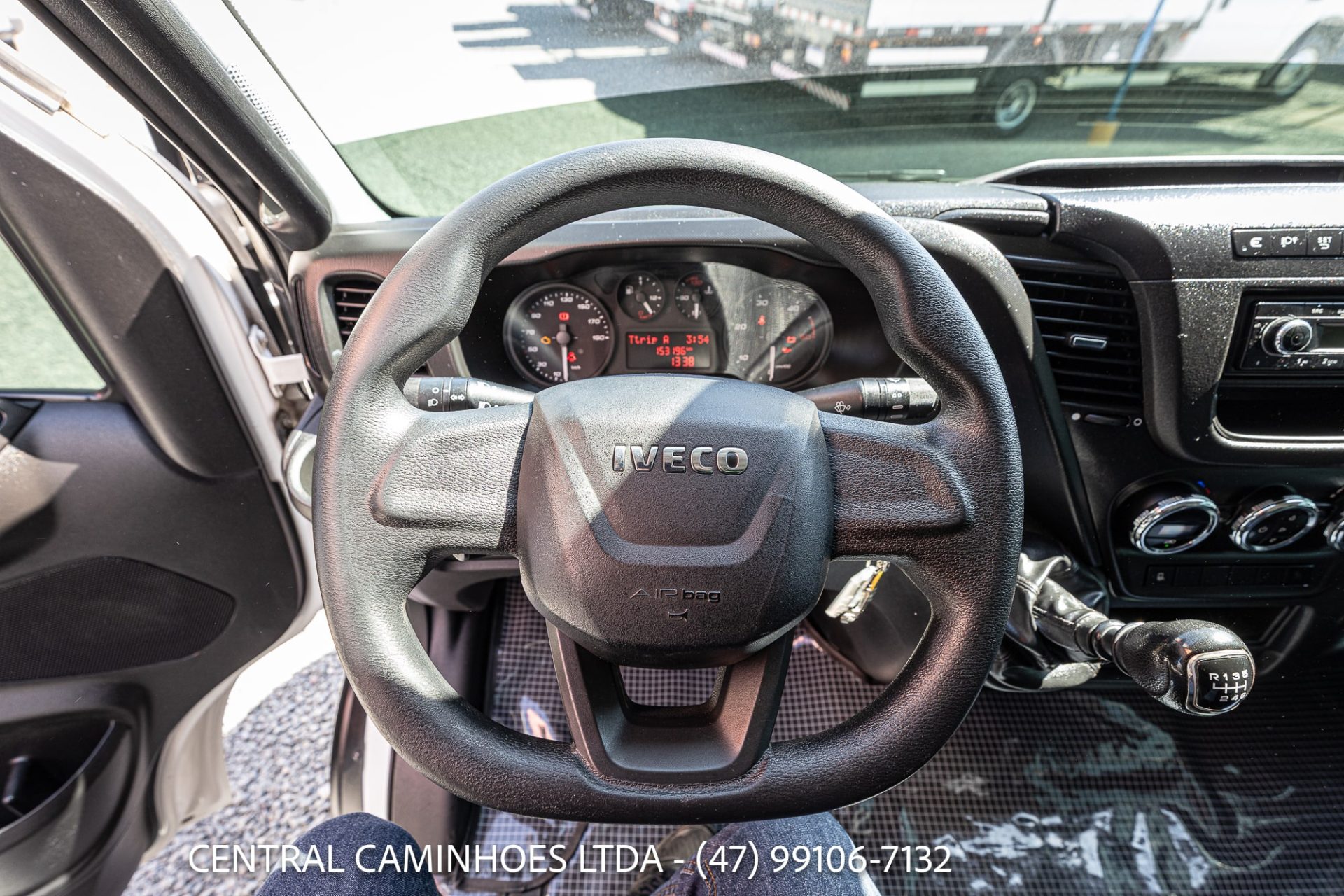 IVECO DAILY 35.150 ANO 2020 COMPLETA COM BAU FACCHINI