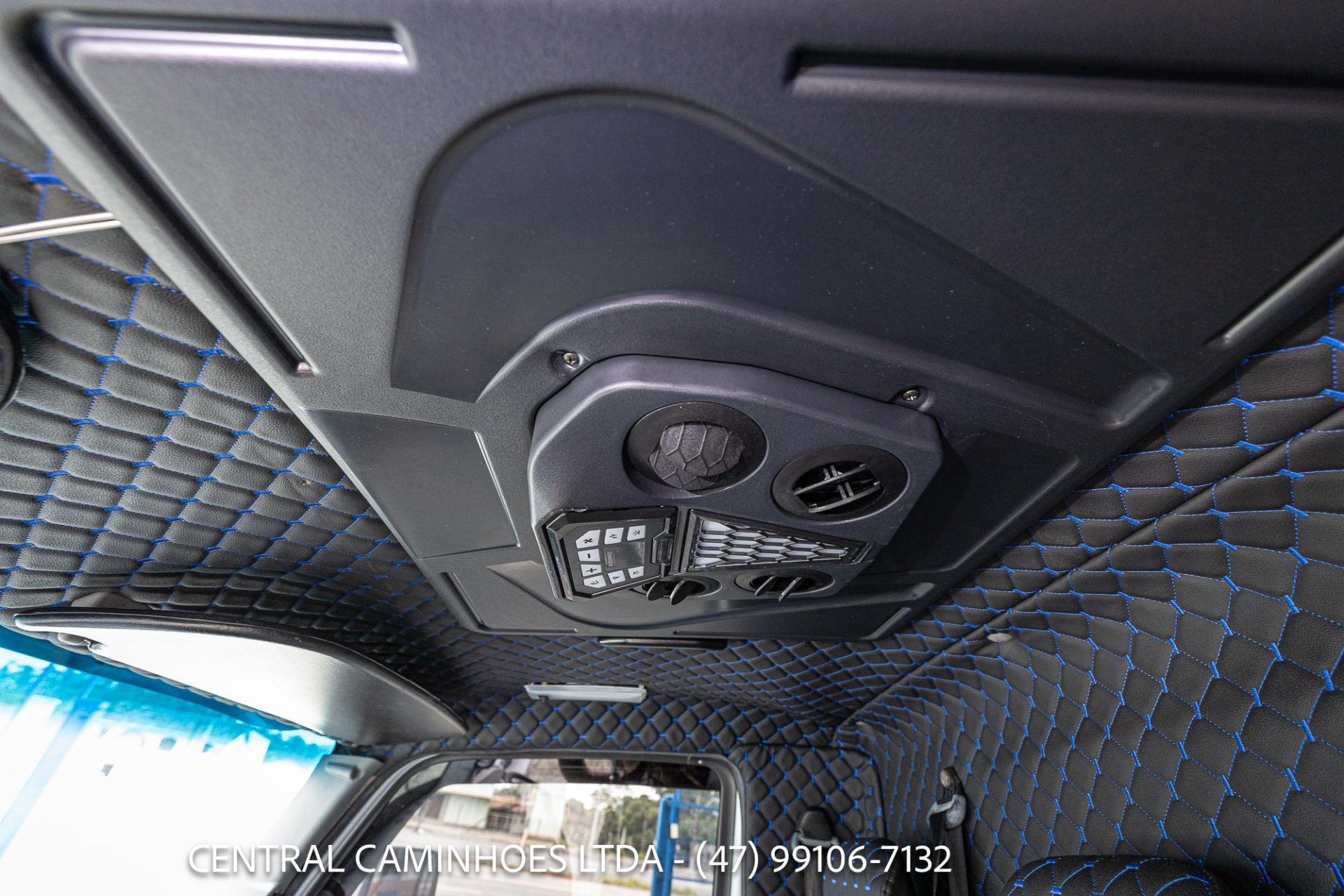 MERCEDES BENZ ACCELO 915C ANO 2012 COM PLATAFORMA DE 6M