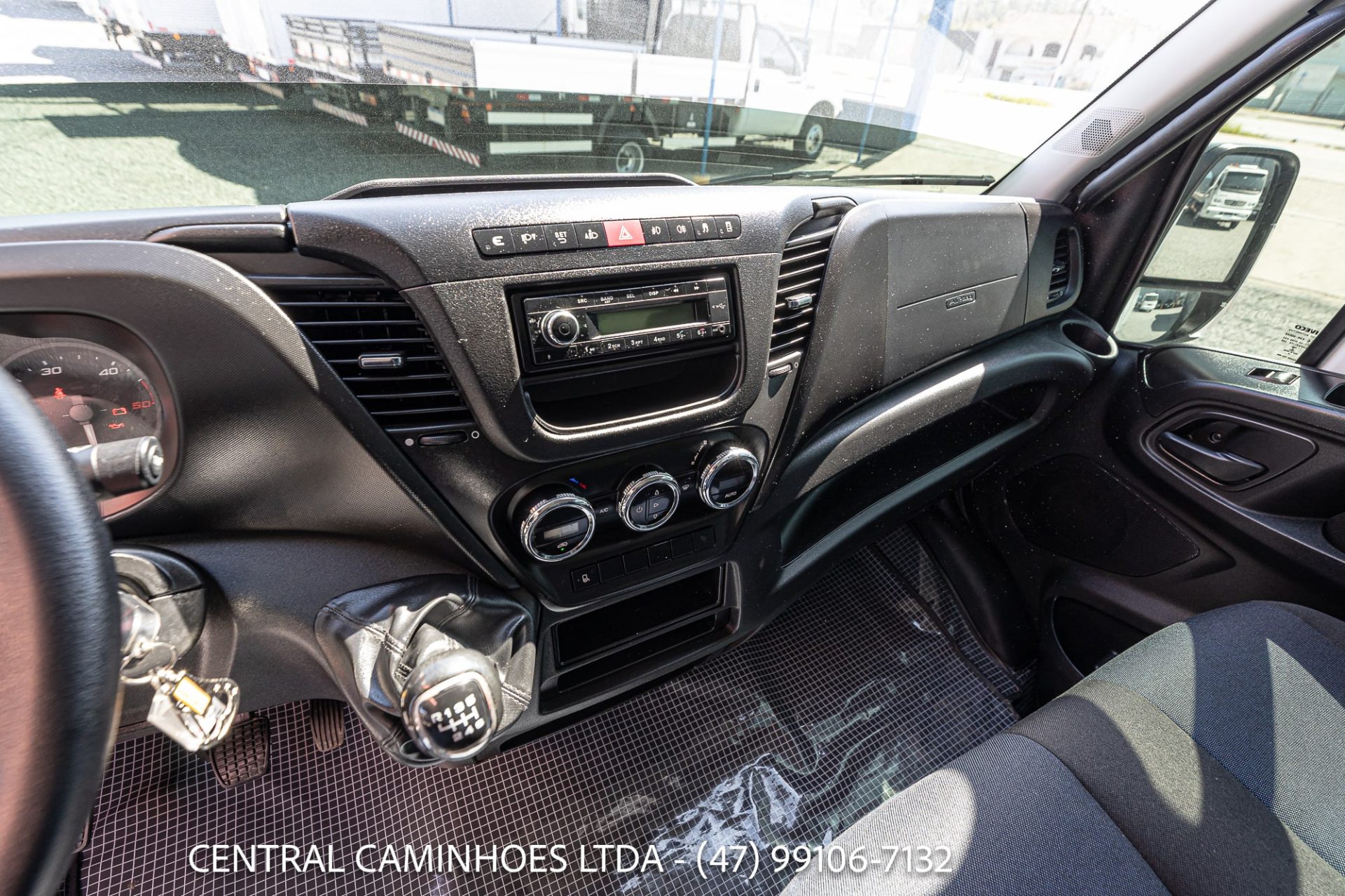 IVECO DAILY 35.150 ANO 2020 COMPLETA COM BAU FACCHINI