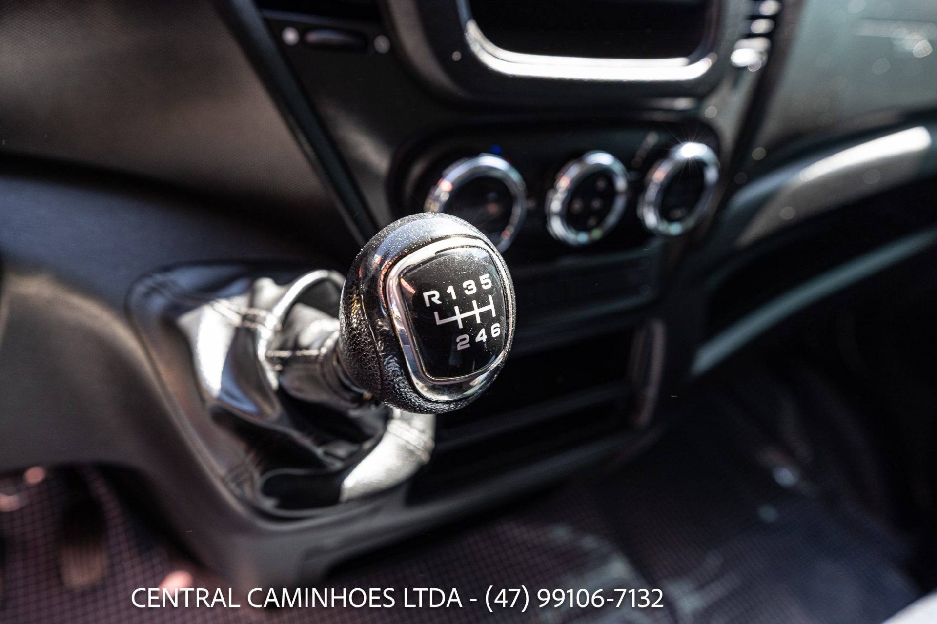 IVECO DAILY 35.150 ANO 2020 COMPLETA COM BAU FACCHINI