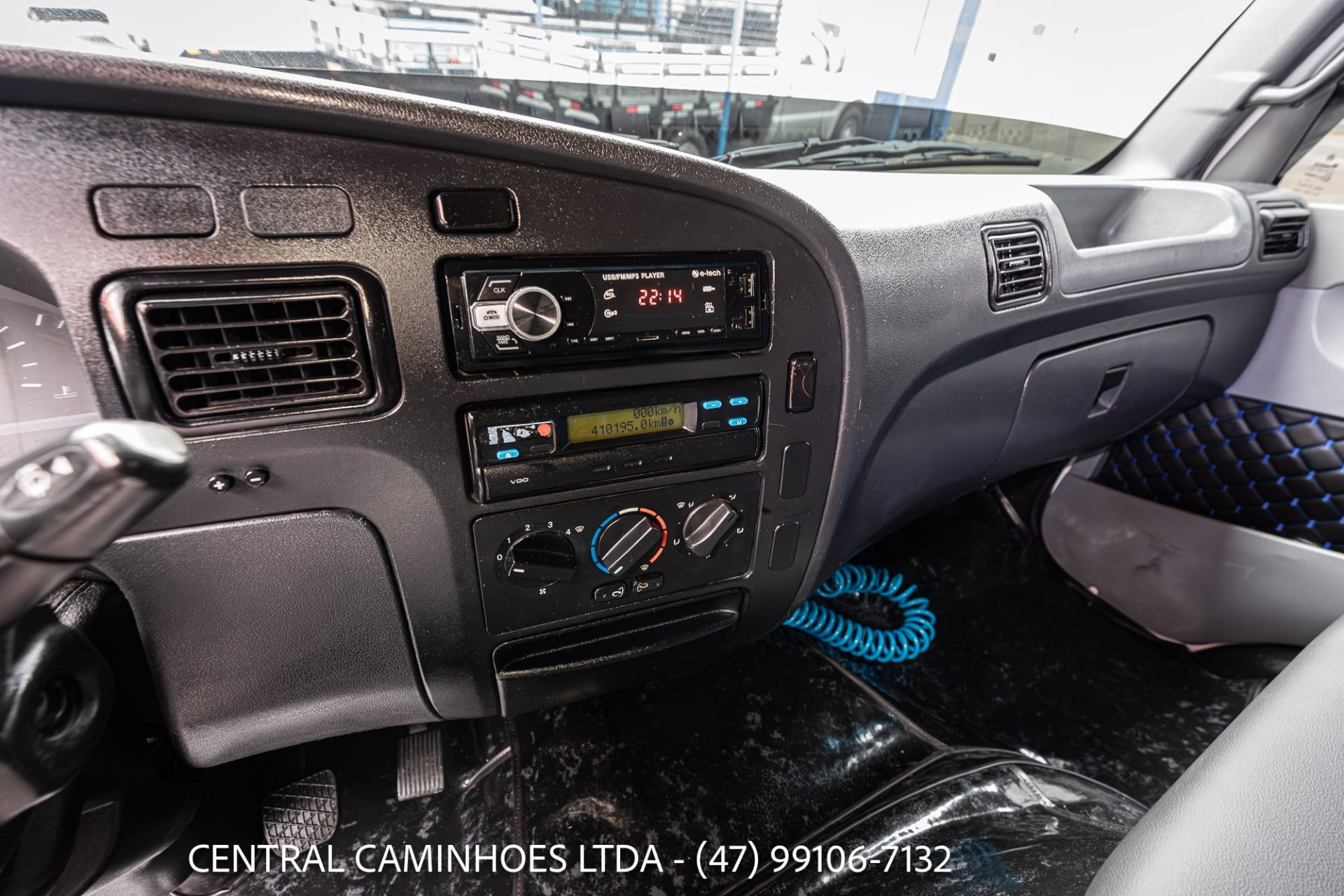 MERCEDES BENZ ACCELO 915C ANO 2012 COM PLATAFORMA DE 6M