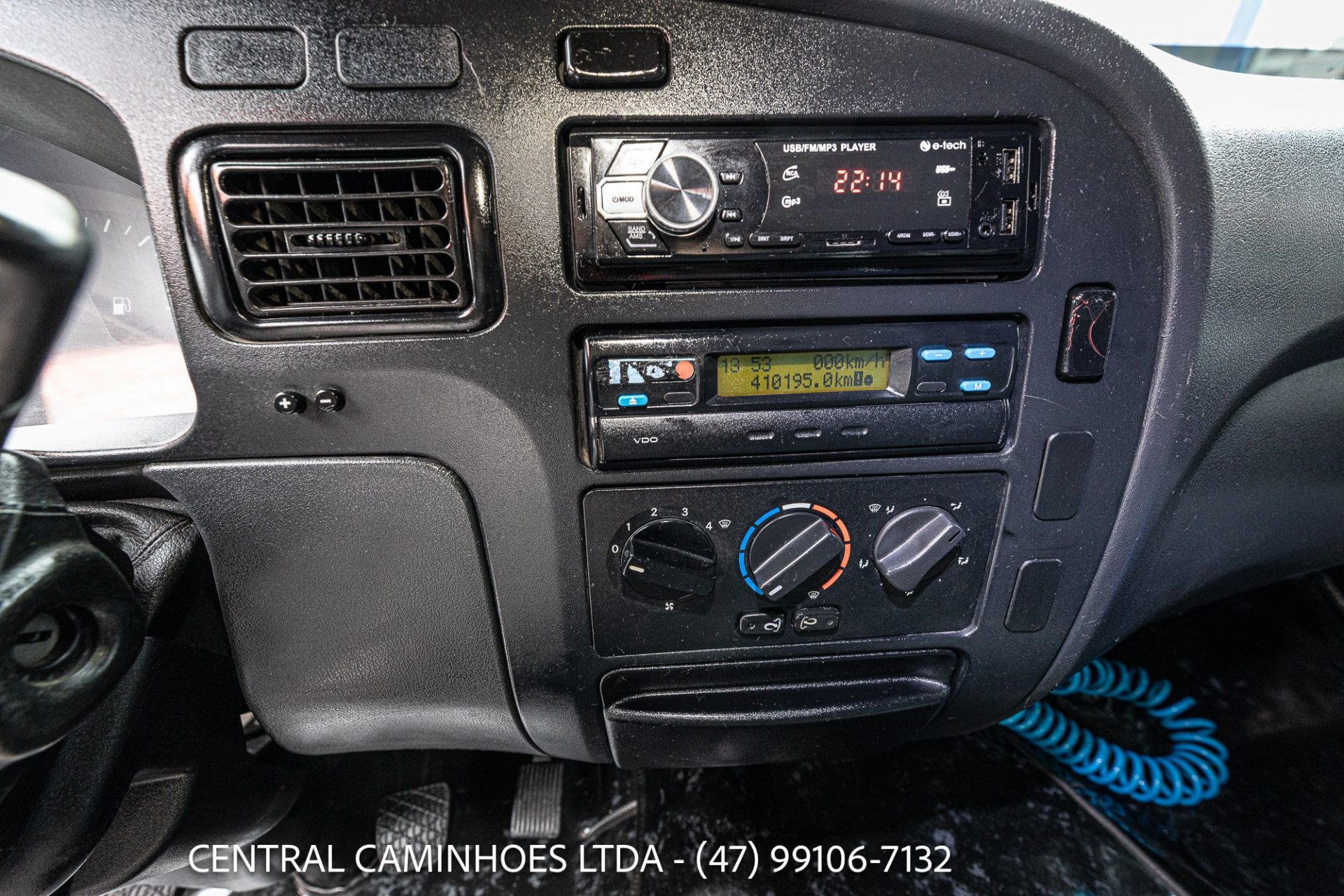 MERCEDES BENZ ACCELO 915C ANO 2012 COM PLATAFORMA DE 6M