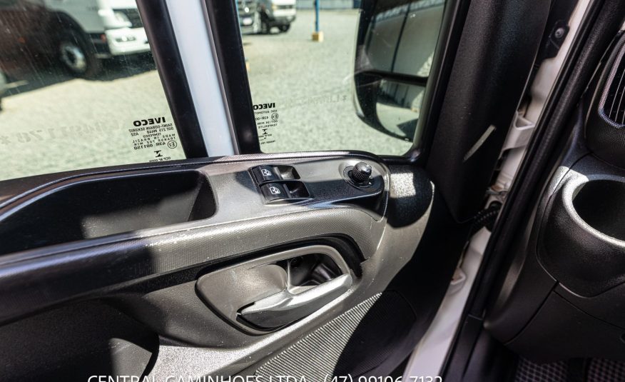 IVECO DAILY 35.150 ANO 2020 COMPLETA COM BAU FACCHINI