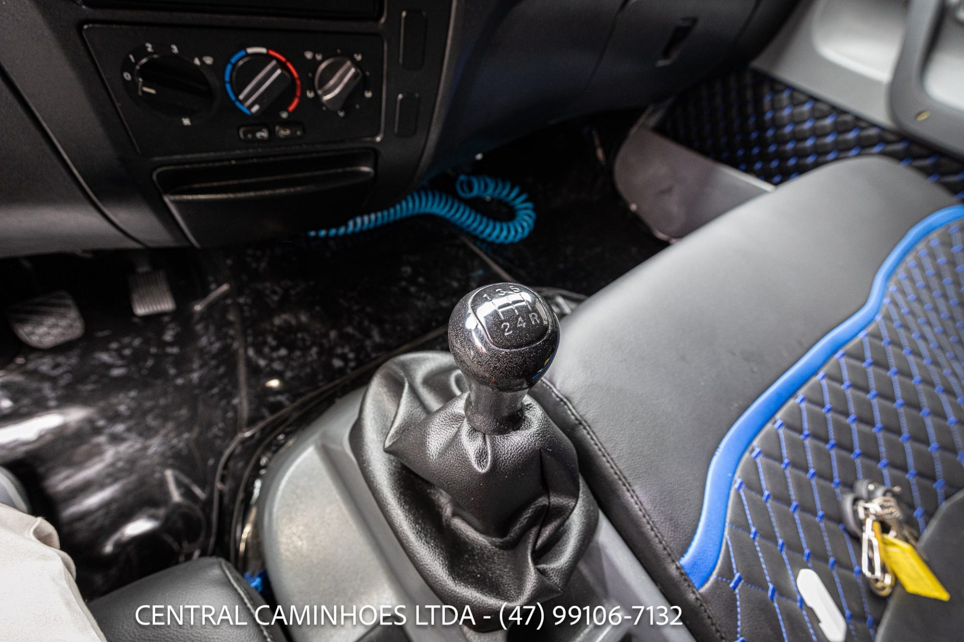 MERCEDES BENZ ACCELO 915C ANO 2012 COM PLATAFORMA DE 6M