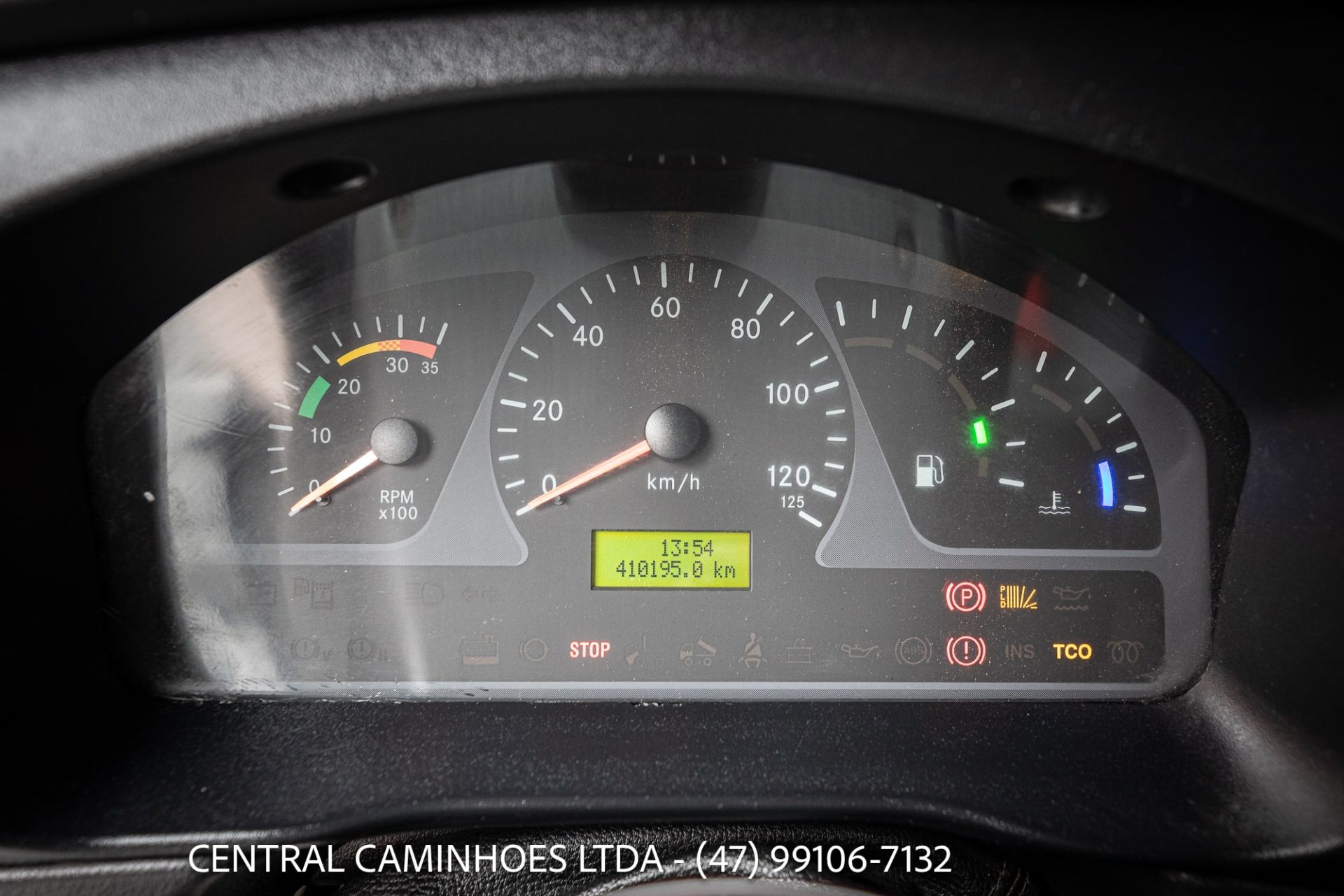 MERCEDES BENZ ACCELO 915C ANO 2012 COM PLATAFORMA DE 6M