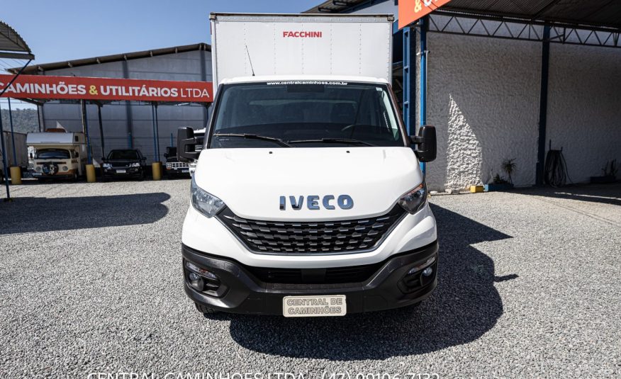 IVECO DAILY 35.150 ANO 2020 COMPLETA COM BAU FACCHINI