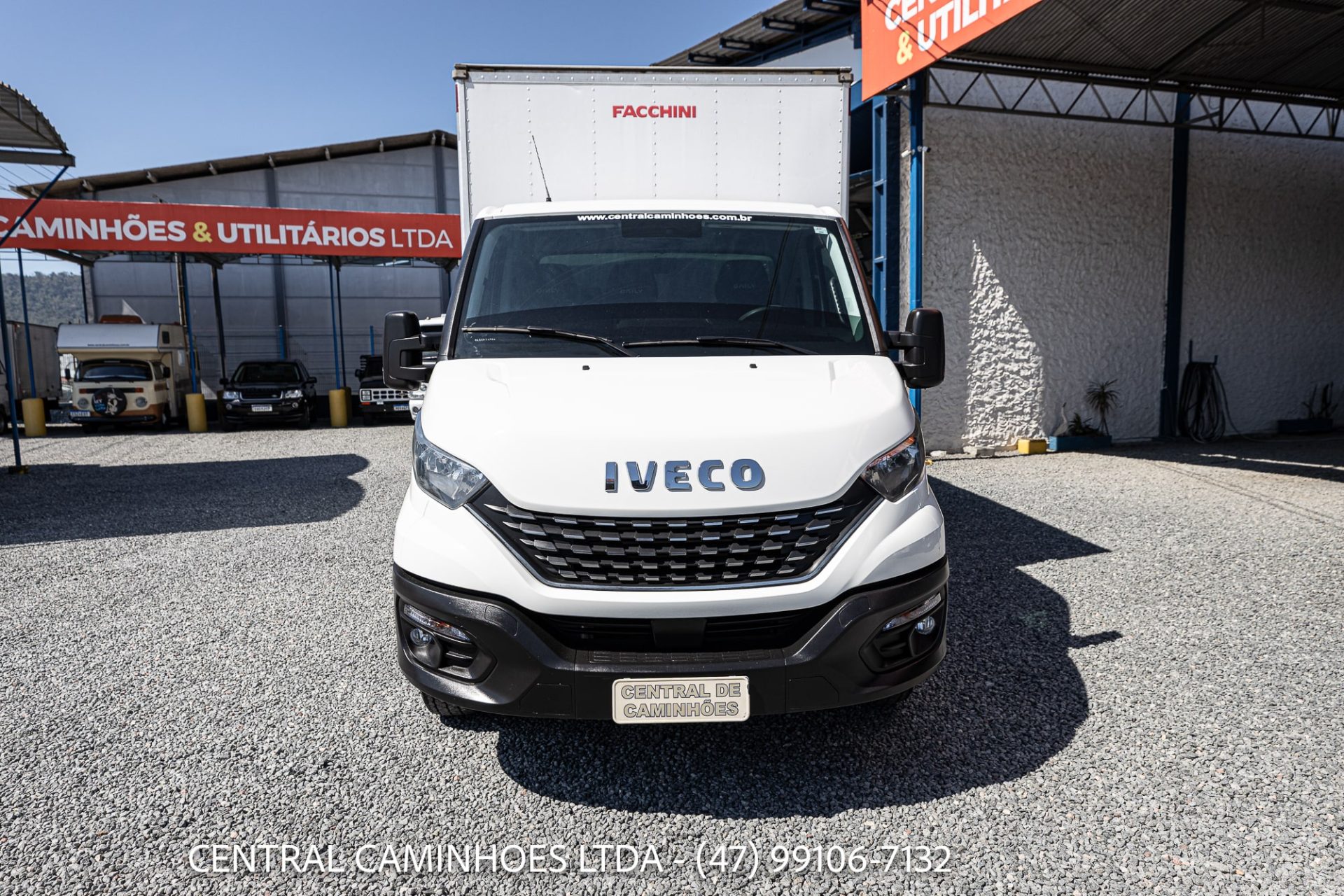 IVECO DAILY 35.150 ANO 2020 COMPLETA COM BAU FACCHINI