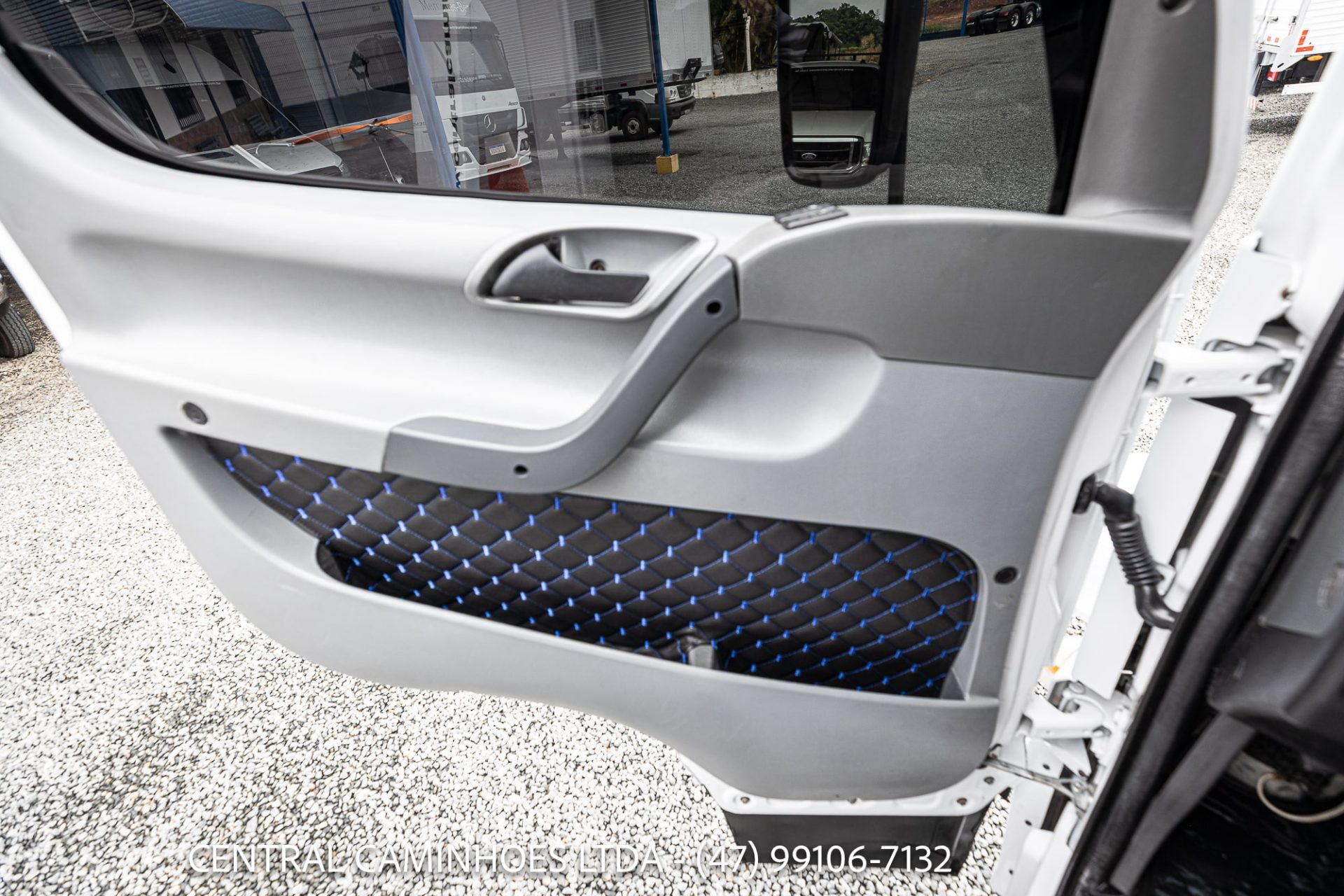 MERCEDES BENZ ACCELO 915C ANO 2012 COM PLATAFORMA DE 6M